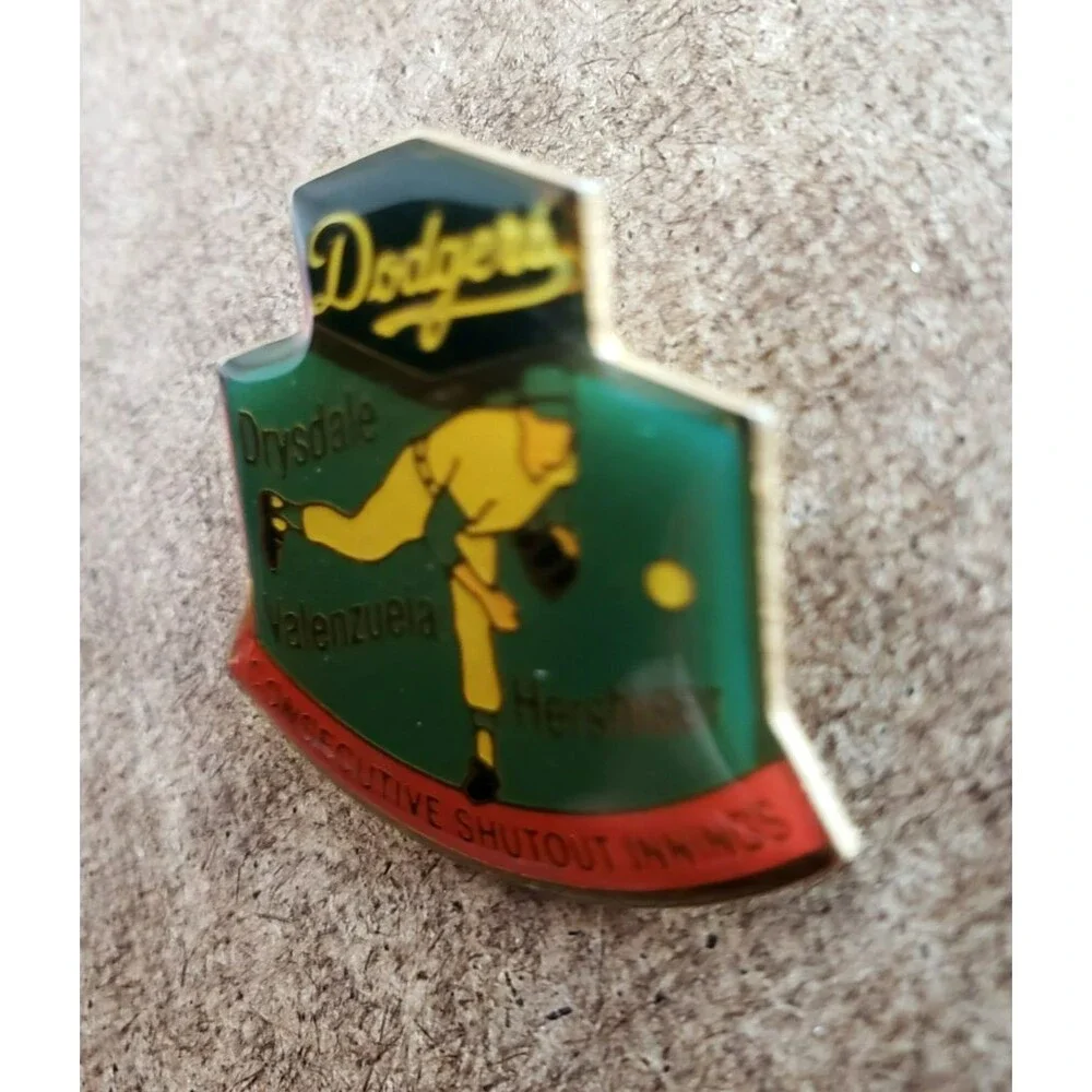 UNOCAL 76 GOLD PIN 3 RECORD SETTERS IN LOS ANGELES VALENZUELA DRYSDALE HERSHISER